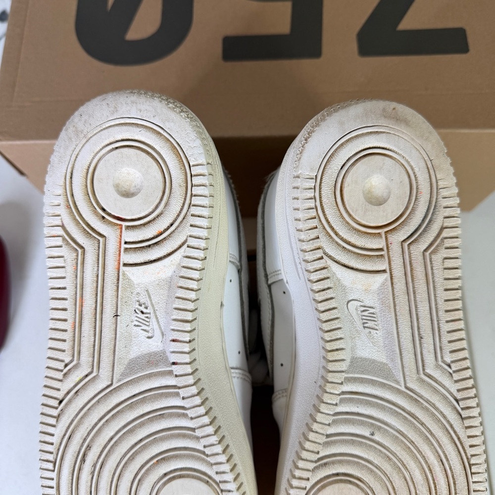 Nike AF1 Triple White Sneakers Size 5.5Y / Womens Size 7 Shoes - Picture 8 of 9